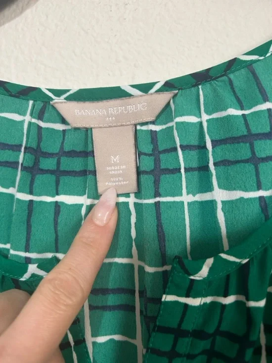 Banana Republic Green Plaid Sleeveless Split Neck Blouse Top Medium - Picture 2 of 8